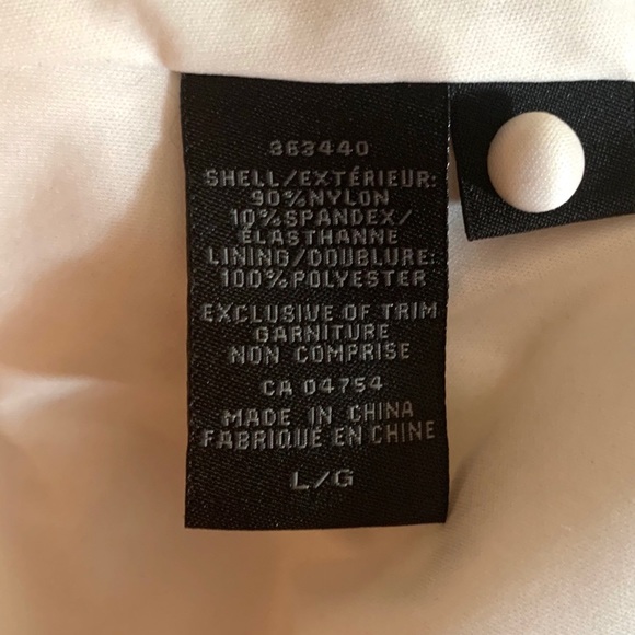 3/$30 Kenneth Cole White Lace Sleeveless Top Sz L - Picture 8 of 8